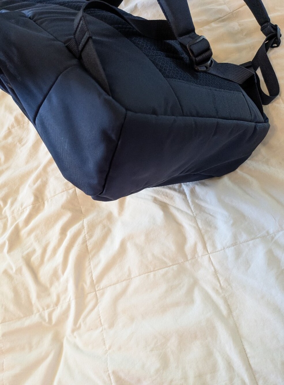 Patagonia Navy Backpack / EUC - Picture 5 of 8